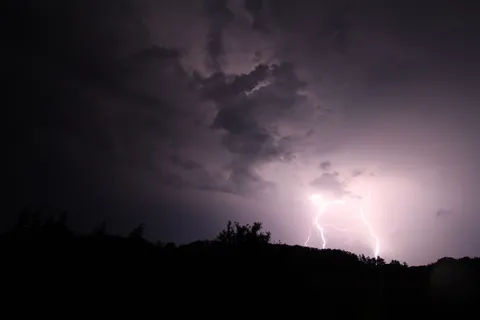 雷击,灰色,天空,闪电,雷雨,雷电,天气,雨 雷击,灰色,天空,闪电,雷雨,雷电,天气,雨