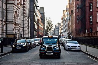 英国伦敦，伦敦经济与政治学院，经典汽车，经典出租车，旧出租车，旧出租车，复古