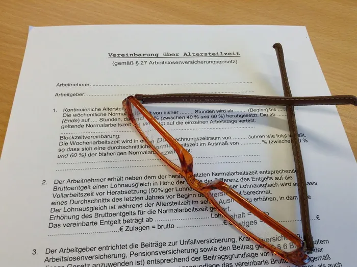 部分退休、年龄、兼职、合同、协议、文本、纸张、西文