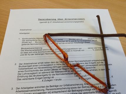 部分退休、年龄、兼职、合同、协议、文本、纸张、西文