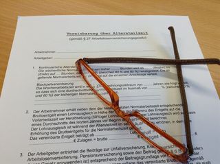 部分退休、年龄、兼职、合同、协议、文本、纸张、西文