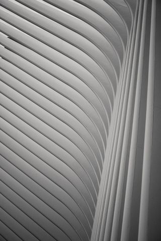 白色拱门的极简摄影