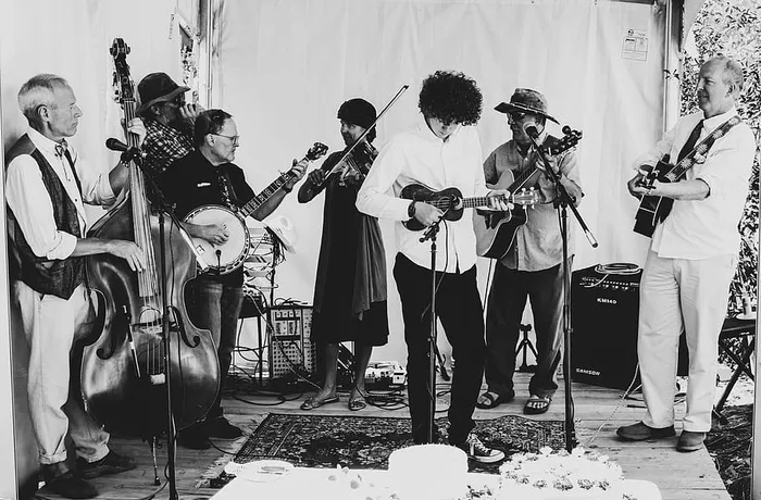 乐队的灰度摄影