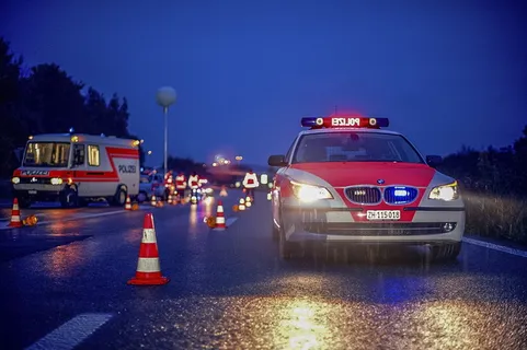 苏黎世州警察,警车,苏黎世,瑞士,警察,巡逻车,控制,交通方式 苏黎世州警察,警车,苏黎世,瑞士,警察,巡逻车,控制,交通方式