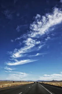黑色的空路上卷云密布 黑色的空路上卷云密布