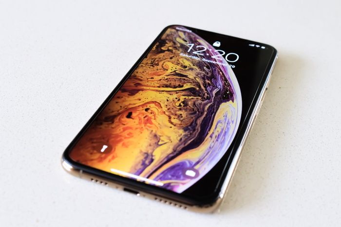 白色表面金色iPhone Xs