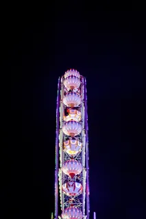 夜间照明摩天轮