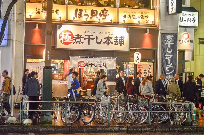 日本的自行车与夜间商务