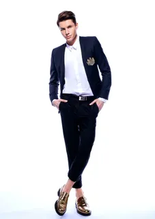 穿西装的男人,服装,男人,小伙子,深色,白色背景,一个人,摄影棚拍摄 穿西装的男人,服装,男人,小伙子,深色,白色背景,一个人,摄影棚拍摄
