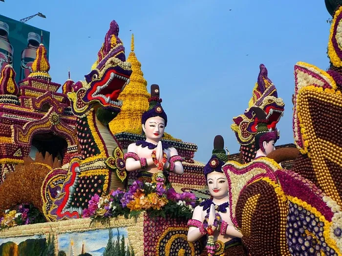 泰国清迈花卉节上的花车