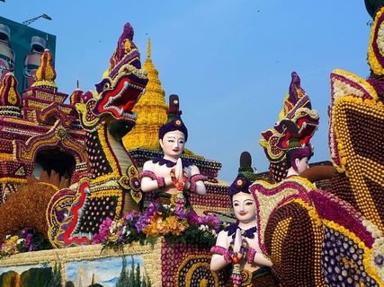 泰国清迈花卉节上的花车