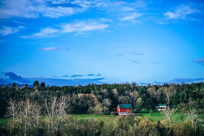 巨大的红色谷仓