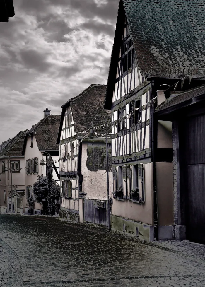 房屋、桁架、旧地标、天空、城市建筑、建筑、已建结构、建筑外观