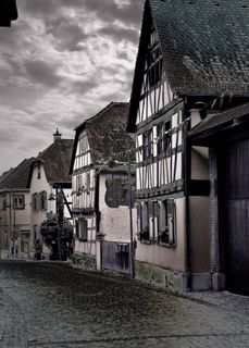 房屋、桁架、旧地标、天空、城市建筑、建筑、已建结构、建筑外观