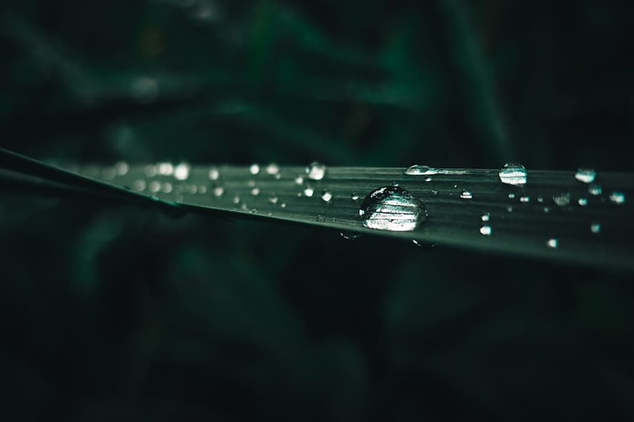 水滴落在平板上