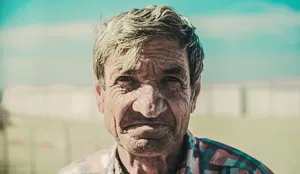 演员，成人，老年人，特写，日光，老年人，脸，面部表情