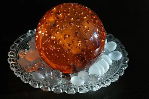 镇纸、水晶球、彩色、橙色、装饰、玻璃、玻璃制品、黑色背景 镇纸、水晶球、彩色、橙色、装饰、玻璃、玻璃制品、黑色背景