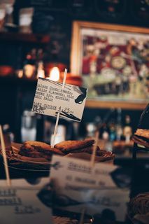 加拿大、蒙特利尔、通讯、文本、出售、食品和饮料、非西方脚本、零售