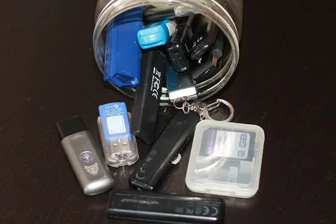存储介质、存储卡、记忆棒、pendrive、高角度视图、无人、室内、静物 存储介质、存储卡、记忆棒、pendrive、高角度视图、无人、室内、静物