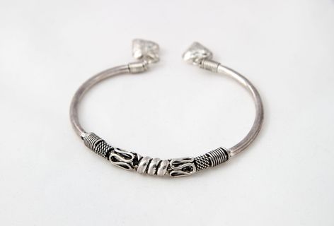 银色蛇纹手镯，白色，表面，手镯，金属，银，图案，金属手镯