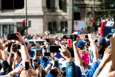 美国,芝加哥,人群,手机,人群,大群体,技术,无线技术 美国,芝加哥,人群,手机,人群,大群体,技术,无线技术