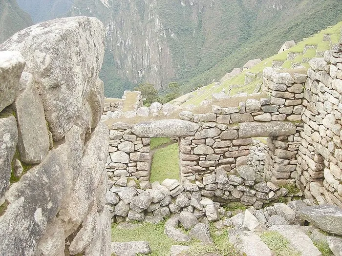 Janelas nas casas da Cidade位于秘鲁马丘比丘