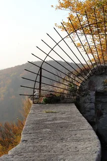 网格、金属、铁、石墙、酒吧、建筑、天空、自然