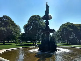 水、植物、喷泉、雕塑、树木、自然、艺术和工艺、天空