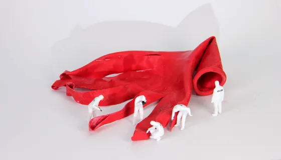 banksy、气球、微型人物、警察、法医学、红色、犯罪、艺术