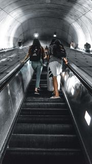 情侣、地铁、自动扶梯、楼梯、楼梯、隧道、全长、建筑