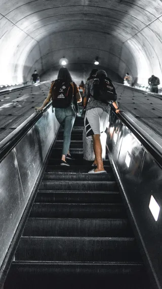 情侣、地铁、自动扶梯、楼梯、楼梯、隧道、全长、建筑