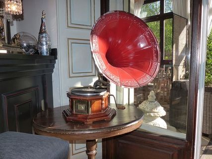 棕色，红色，音乐播放器，木制，桌子，唱片，音乐，垃圾