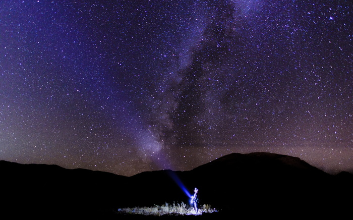 星系、天空、夜晚、恒星、太空、山脉、黑暗、人类