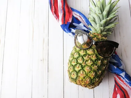 绿色、黄色、菠萝水果、蓝色、红色、围巾、棕色、镶框 绿色、黄色、菠萝水果、蓝色、红色、围巾、棕色、镶框