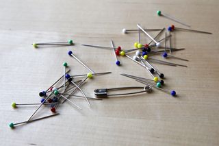 别针，安全别针，nähutensilen，sew，手工艺品，工艺品，室内，桌子