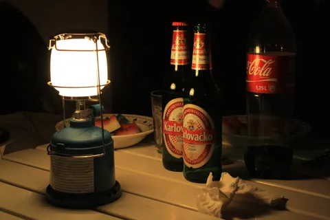 蓝色,白色,灯笼,灯,啤酒,手电筒,煤气灯,晚上 蓝色,白色,灯笼,灯,啤酒,手电筒,煤气灯,晚上