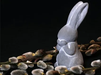 灰色，兔子雕像，旁边，绿色，植物，复活节快乐，猫咪柳树，关闭