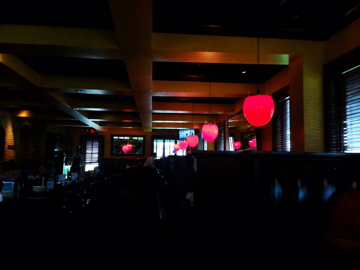 餐厅，桌子，椅子，灯，酒吧，照明，照明设备，室内