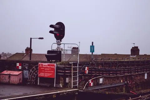 天空、砖块、公共交通、乡村
