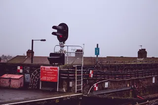 天空、砖块、公共交通、乡村