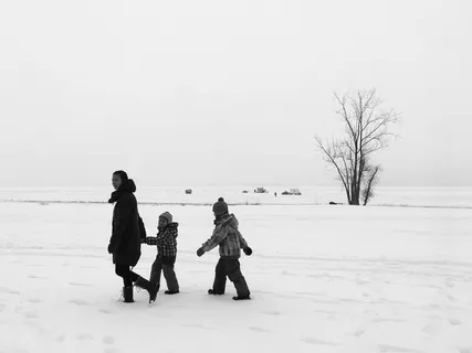 加拿大，加蒂诺，旅行者之路，黑白，家庭，单色，雪，白色