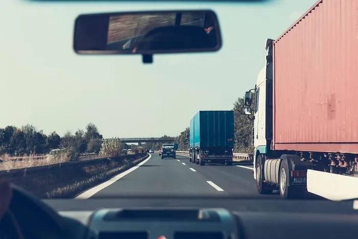 公路、公路、卡车、挡风玻璃、汽车、驾驶、汽车、公路旅行