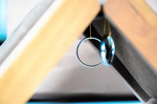 模糊、悬挂、戒指、聚焦、特写、项链、静物、选择性聚焦