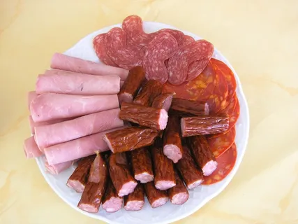 萨拉米香肠,食品,火腿,肉,香肠,烟熏,猪肉,牛肉 萨拉米香肠,食品,火腿,肉,香肠,烟熏,猪肉,牛肉