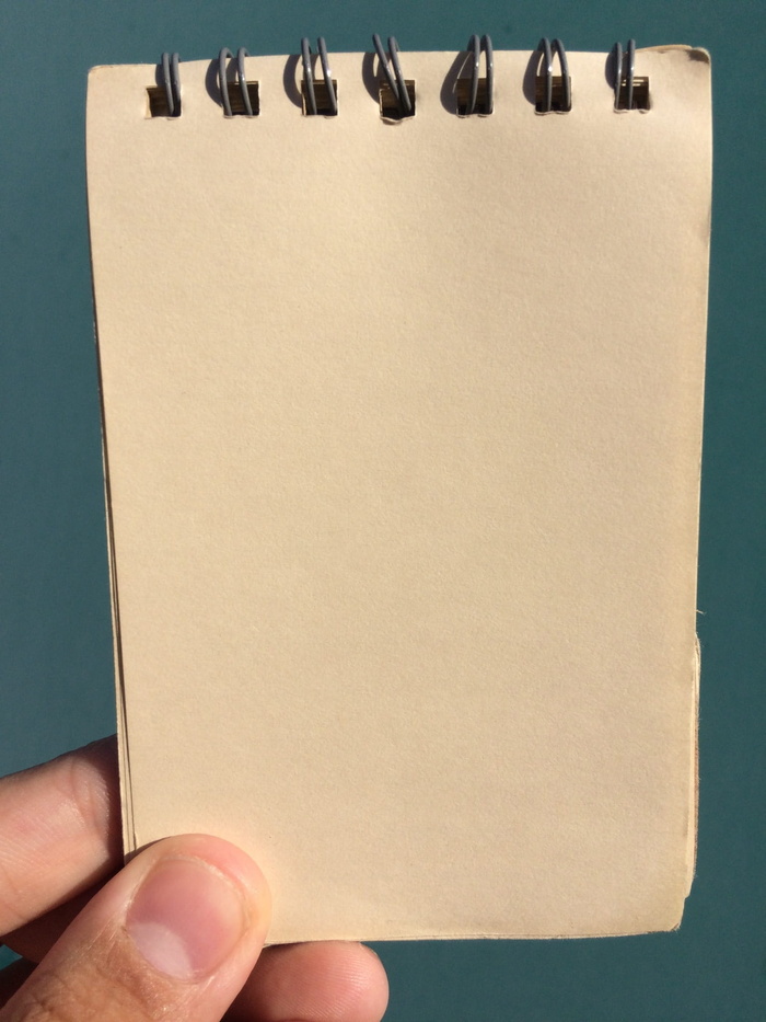 手持加厚器的人员，白色，干净，纸张，左手，空白，男性，手