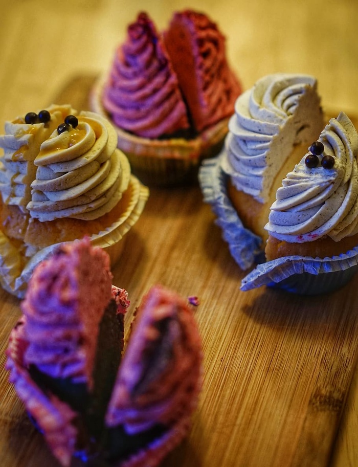 甜点、食物、蛋糕、奶油、奶油、纸杯蛋糕、糖霜、糖果