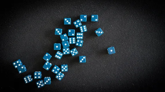 骰子, 棋盘游戏, 蓝色, 大群物体, 室内, 没有人, 高角度视图