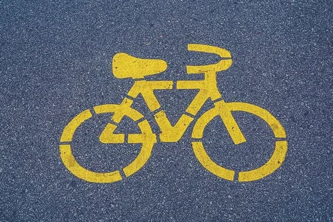自行车道标志,黄色,自行车,插图,自行车,人行道,轮椅,街道 自行车道标志,黄色,自行车,插图,自行车,人行道,轮椅,街道