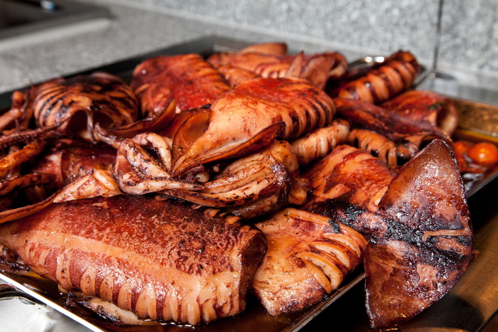 桶装鱿鱼，鱿鱼菜，食品，食品和饮料，新鲜度，肉，特写，烧烤