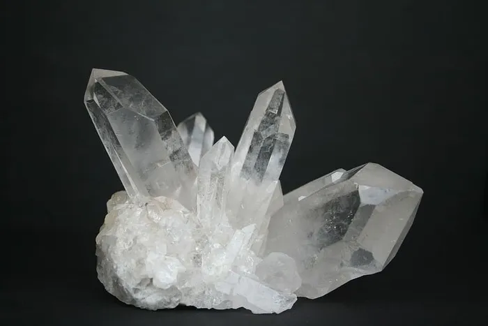 白夸脱，水晶，水晶，宝石，矿物，治疗石，美丽，摄影棚拍摄
